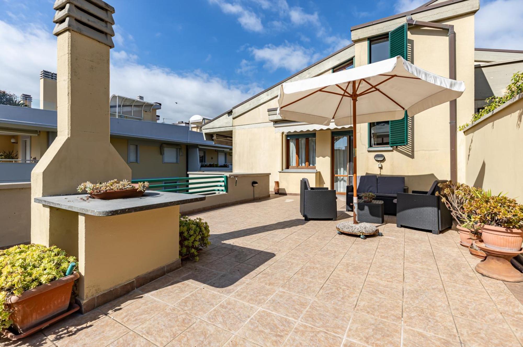 Two-Levels Apartment With Terrace And Parking Viareggio Zewnętrze zdjęcie