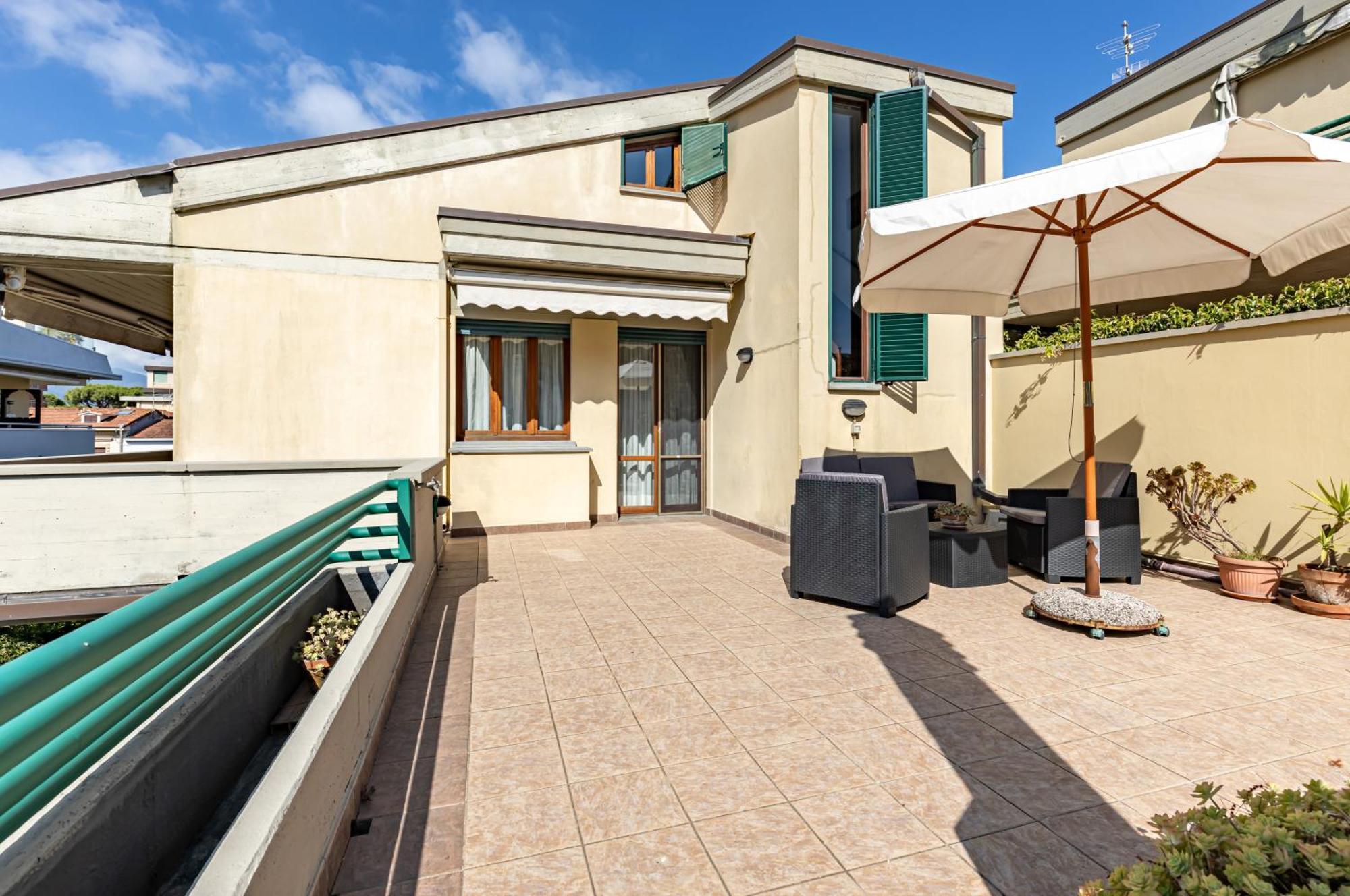 Two-Levels Apartment With Terrace And Parking Viareggio Zewnętrze zdjęcie